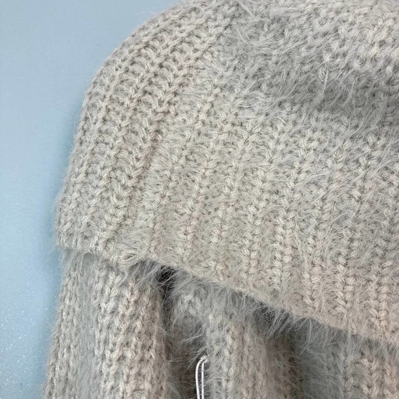 FASHION on Earth Off-the-Shoulder Comfy Pullover Oatmeal Sweater Size S Eyelash - Picture 11 of 12